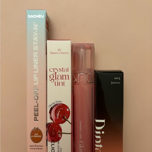 Lip set (Romand dinto Clio sacheu)